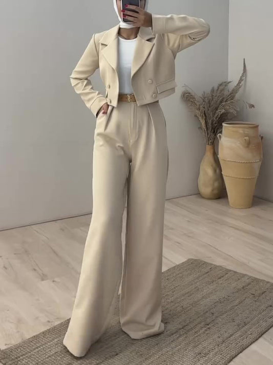 Ensemble blazer court et pantalon taille haute de couleur unie