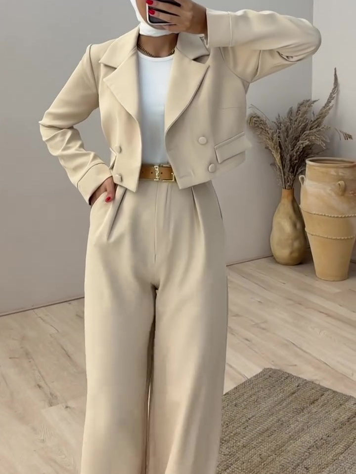 Ensemble blazer court et pantalon taille haute de couleur unie